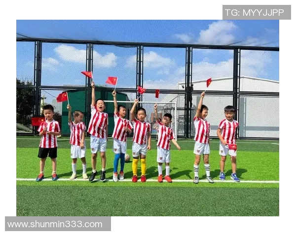 少儿足球课的魅力与成长之路培养孩子团队精神与身体素质的最佳选择